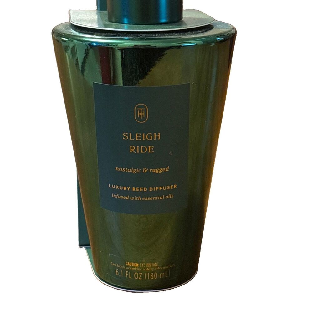 Threshold Sleigh Ride Reed Green Luxury Reed Diffuser with Essential Oils 6oz - Picture 2 of 7